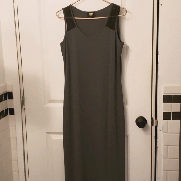 Ladies dress - Picture 1 of 6